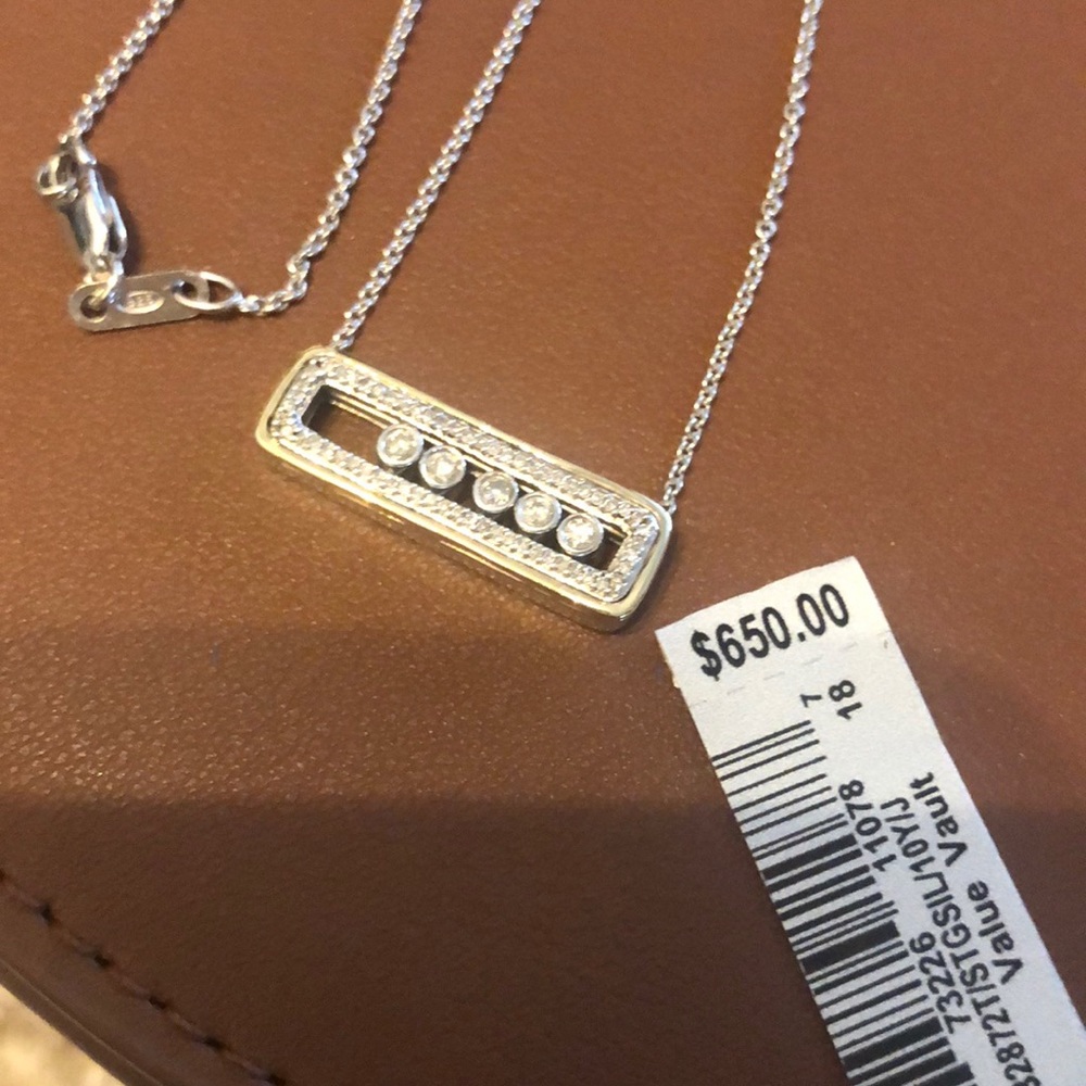 Diamond bar necklace with five moving diamonds. - Picture 6 of 7